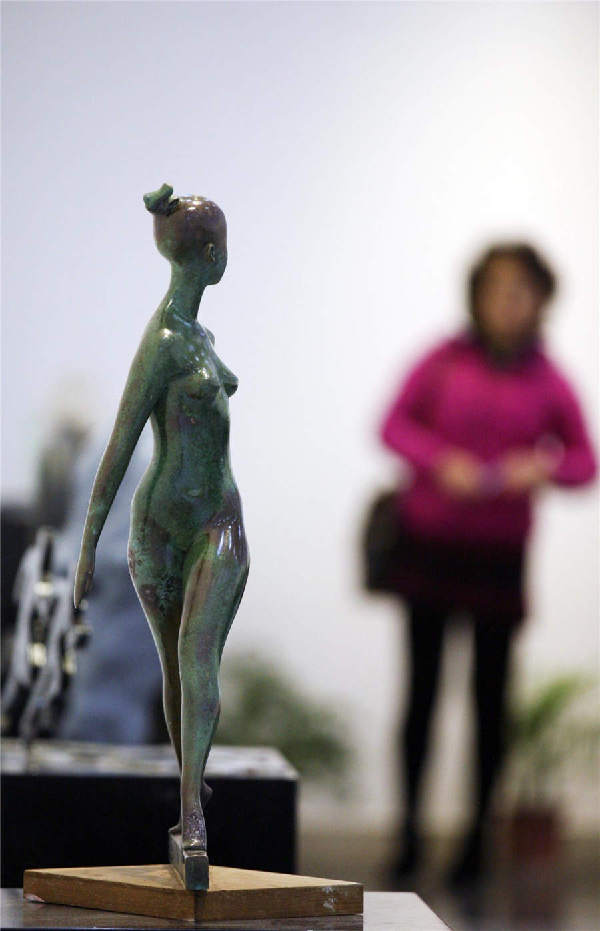 Award-winning sports sculptures displayed in Nanjing