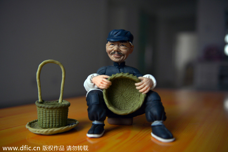 Clay figurines present traditional craft arts