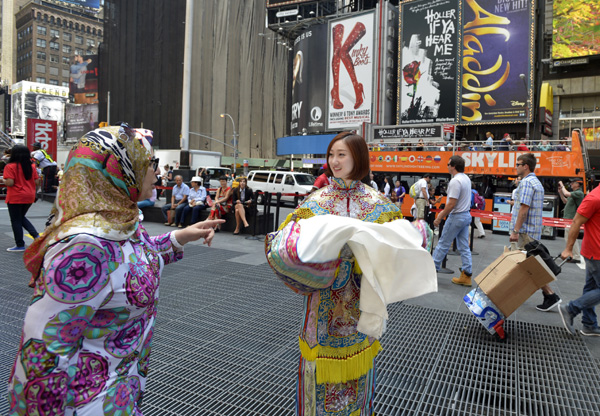 Performance in Times Square to commemorate Beijing Opera legend