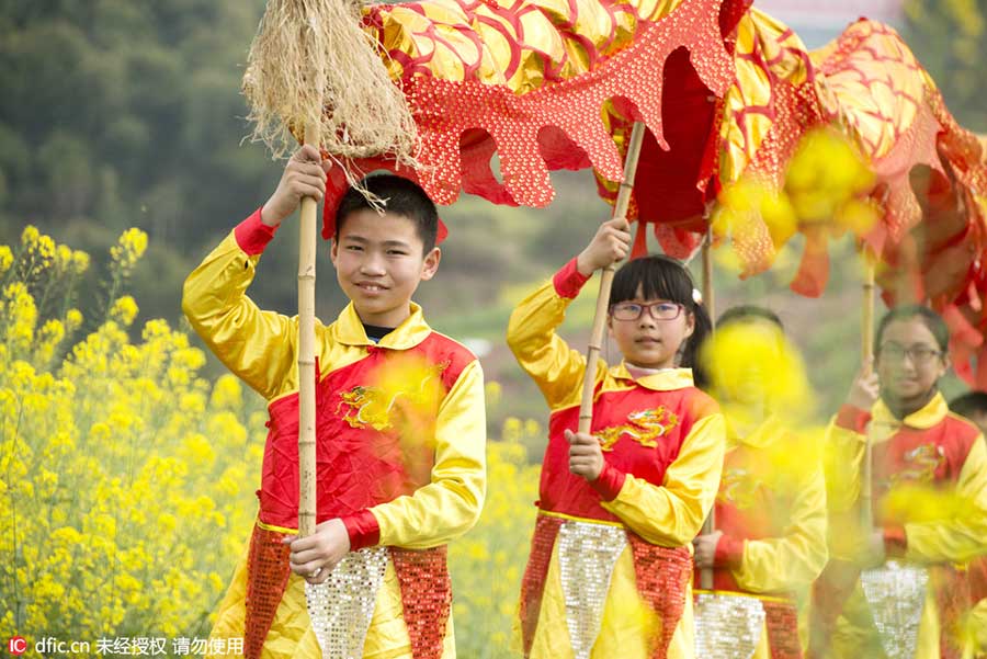 Chongqing students preserve grass dragon heritage