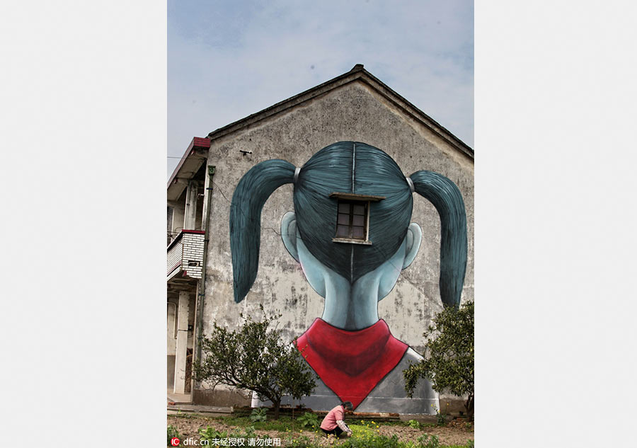 French artist creates new graffiti in suburban Shanghai