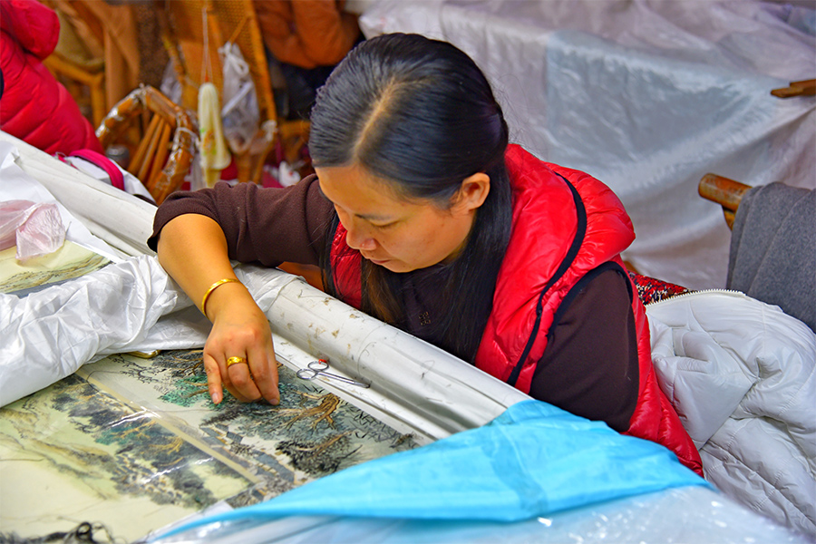 Zhenhu: Home to Su embroidery