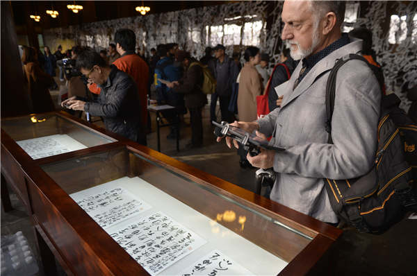 Ink artist shows 'chaos calligraphy' during exhibition