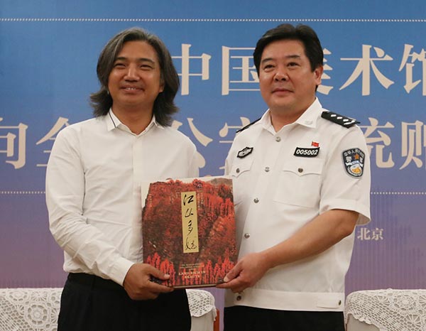 National Art Museum distributes 1,400 fine art catalogs