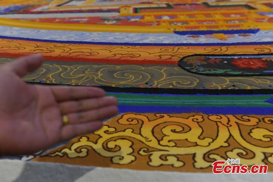 Sand mandala, 6.5 meters in diameter, on show in Dunhuang