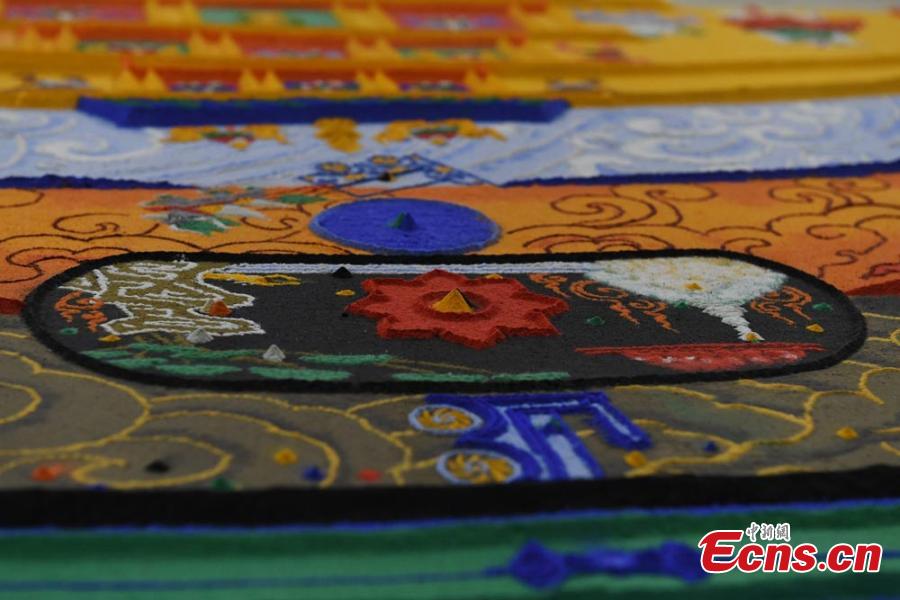 Sand mandala, 6.5 meters in diameter, on show in Dunhuang