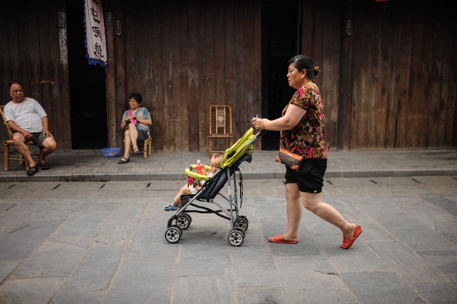 Life in ancient town of Chengdu, SW China