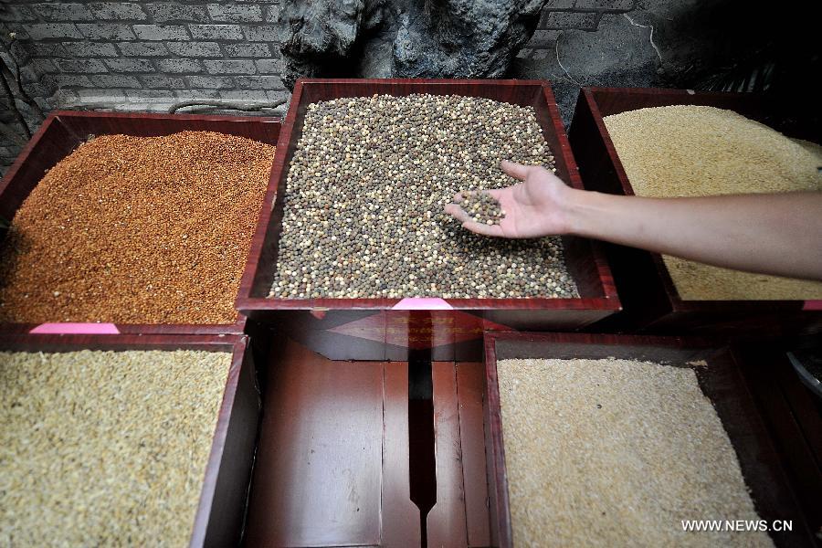 Tech of making Shanxi mature vinegar on display