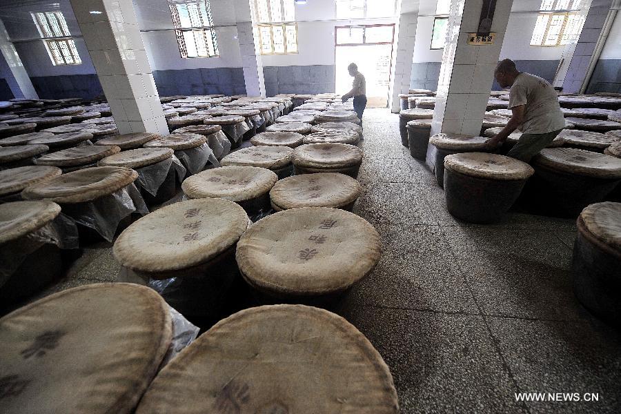 Tech of making Shanxi mature vinegar on display