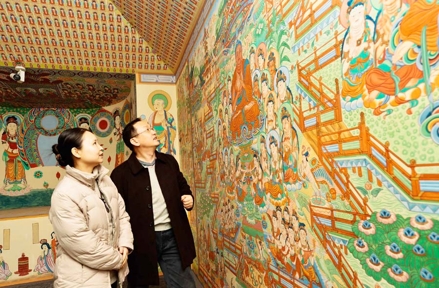 Chinese couple restore Mogao Grottoes