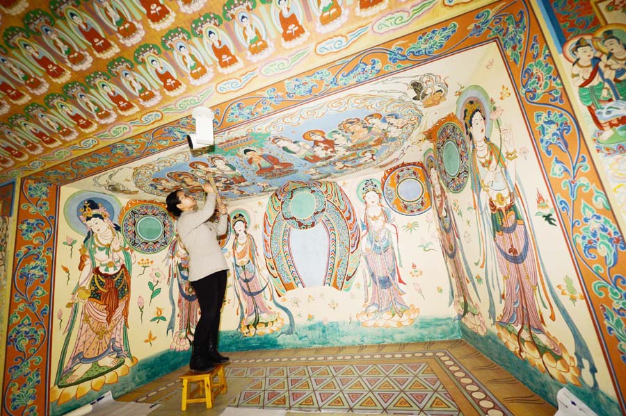 Chinese couple restore Mogao Grottoes