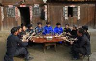 Camera couple preserve Miao culture and customs