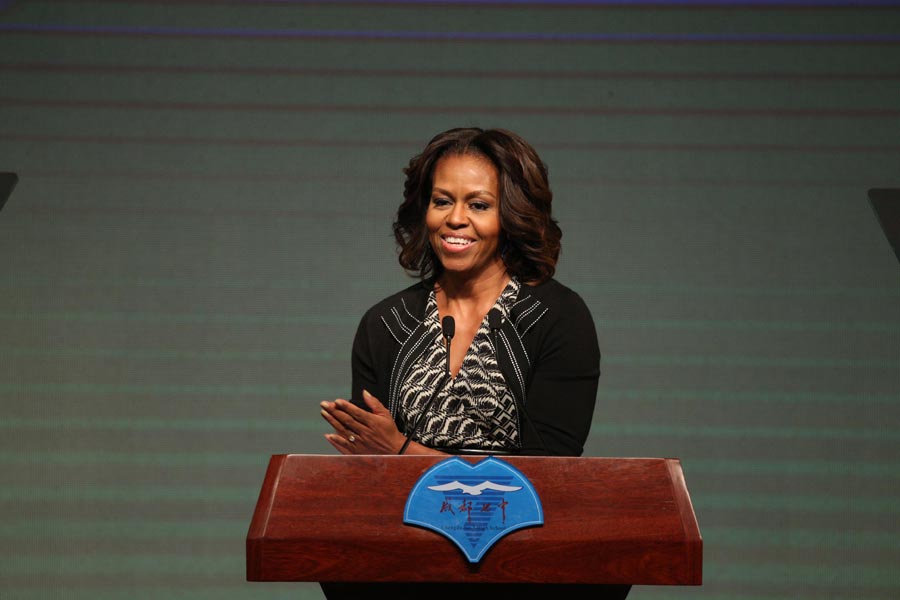 US first lady tries tai chi