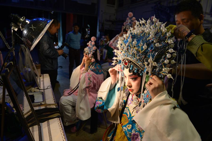 Man playing female role in Peking Opera