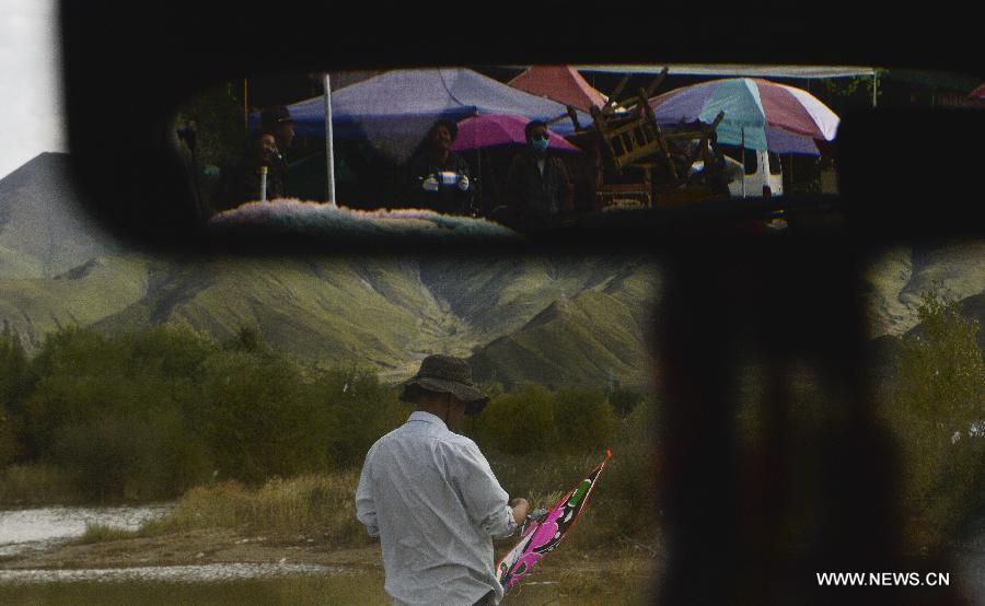 Traditional 'fight kites' seen in Lhasa