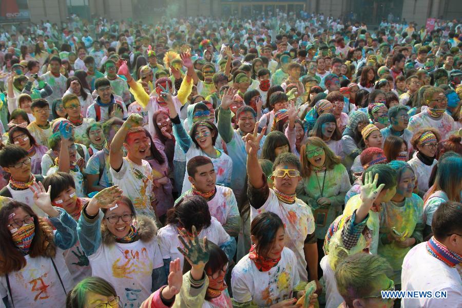 Runners take part in color run in China's Dalian