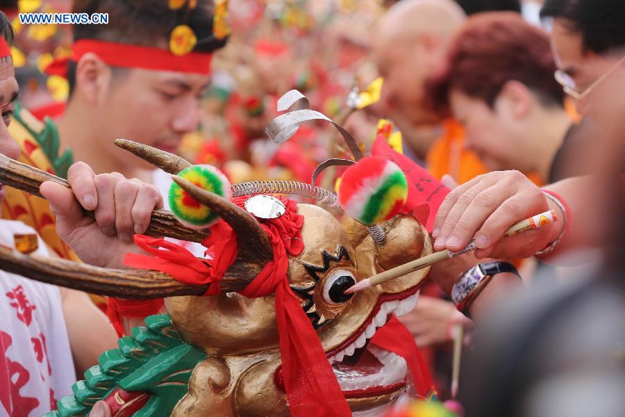 Drunken Dragon Festival held to celebrate Buddha's birthday in Macao