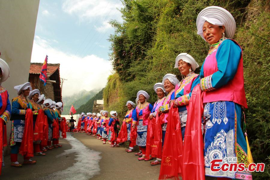 SW China villagers celebrate Water Dragon Festival