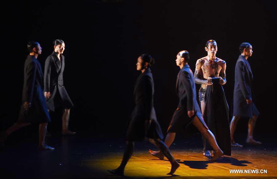 Dance drama 'Evolutionism' performed in Beijing