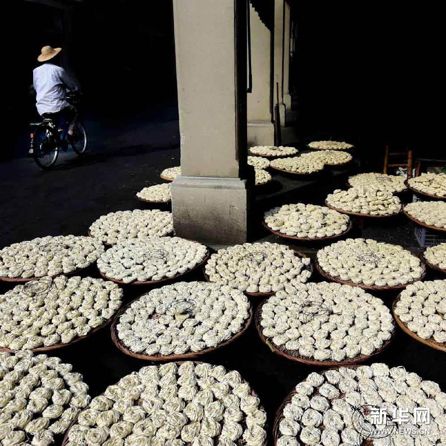 A glimpse of traditional Chinese business blocks