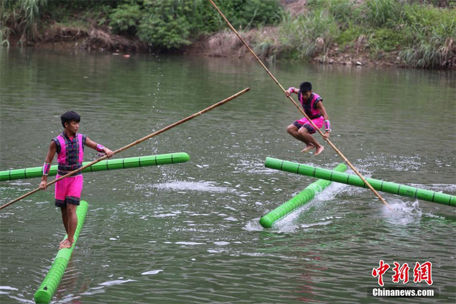 Traditional single bamboo drifting