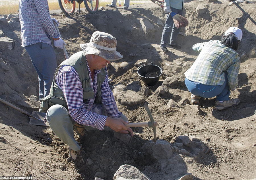 2000-year-old tomb complex being excavated in Xinjiang