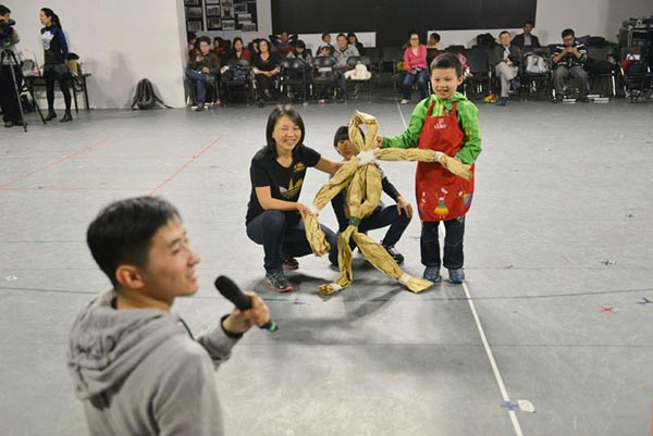 <EM>War Horse</EM> reaches out to audience with backstage fun