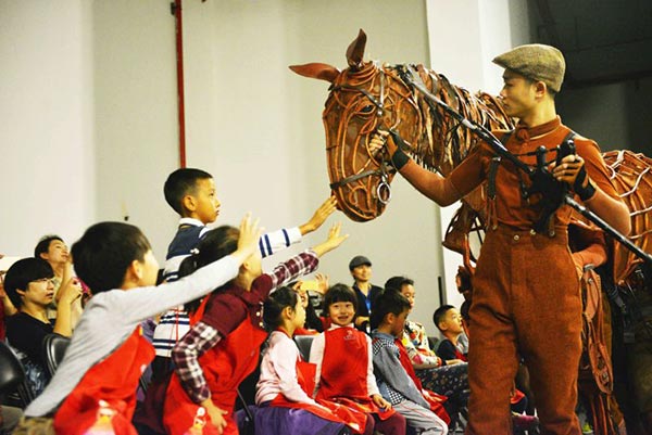 <EM>War Horse</EM> reaches out to audience with backstage fun