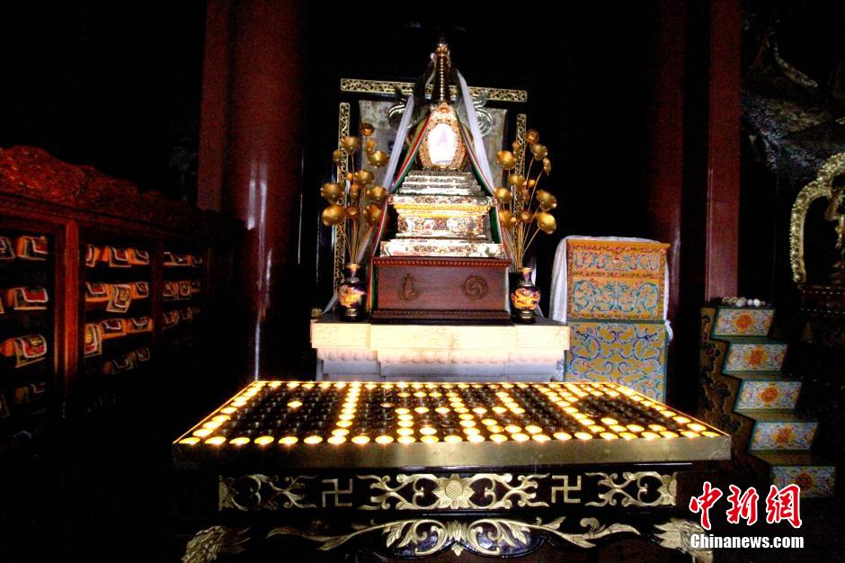 A glimpse of the world's biggest wooden Bodhisattva in N China