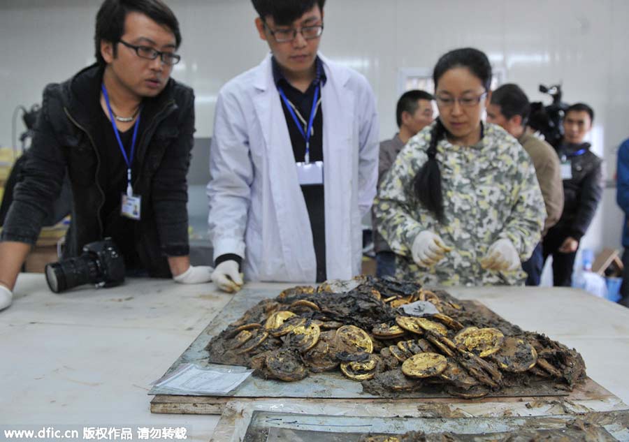 187 large gold coins found in 2,000-year-old tomb in Jiangxi