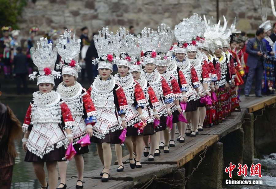 Splendid Miao clothes and jewelry star in Hunan festival