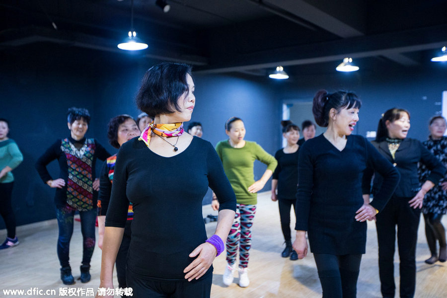 Square dancing 'Damas' turn into basketball babes