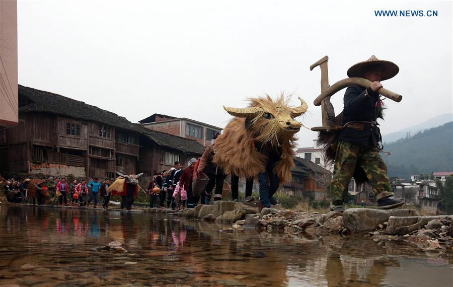 People take part in 'spring cattle' dance in S China