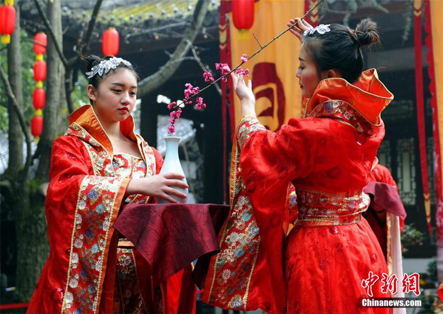 Worship ceremony held during the 'Day of Men' in Chengdu