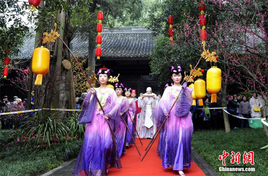 Worship ceremony held during the 'Day of Men' in Chengdu