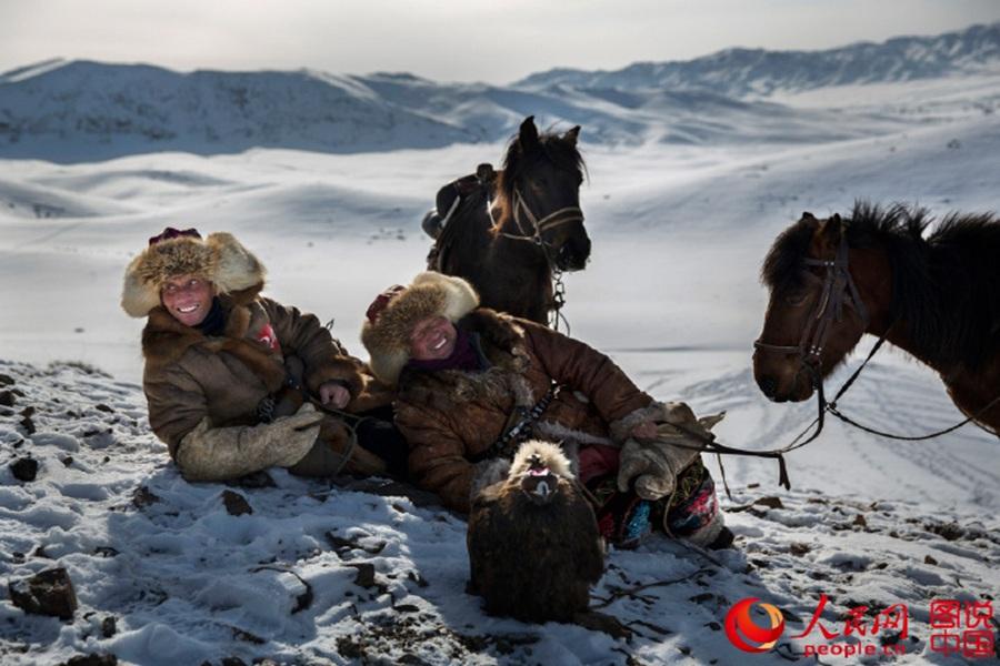 Charming folk customs in Kalajun Grassland