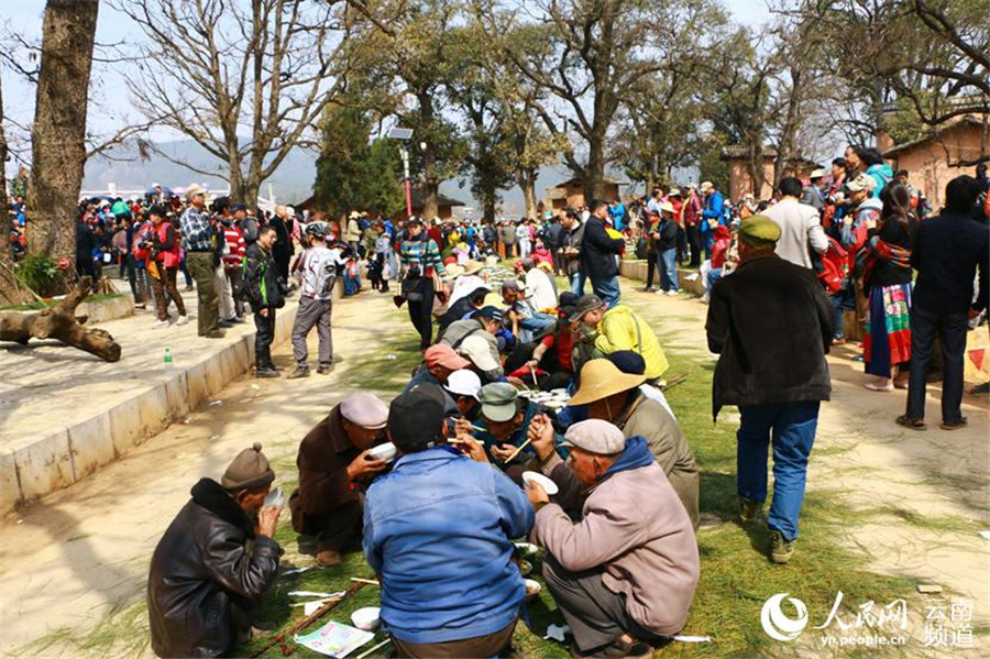 Yi people hold memorial ceremony for the god of fire