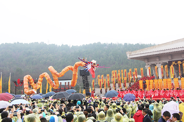 Chinese honor Yellow Emperor on Tomb Sweeping Day