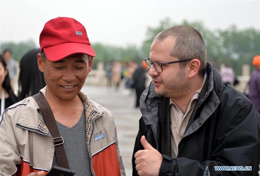 Jury members of Beijing Int'l Film Festival visit Temple of Heaven