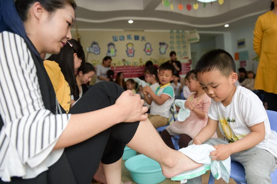 Activities held in China's Hefei for coming Mother's Day