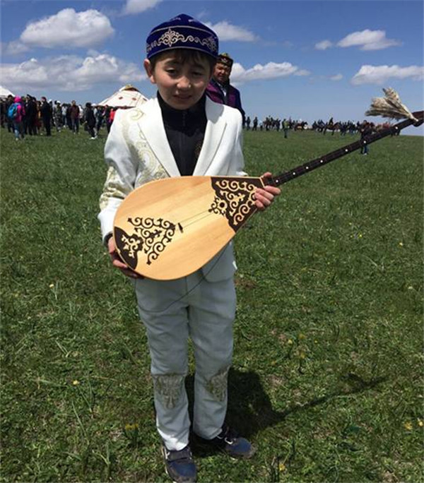 Traditional Kazakh wedding showcased in Xinjiang