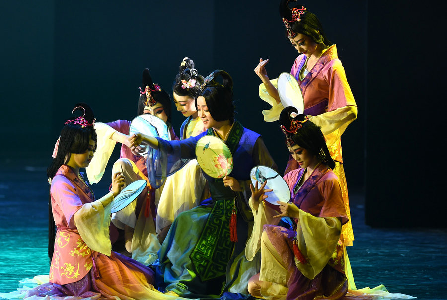 Dance opera 'Faxian' shines in Beijing