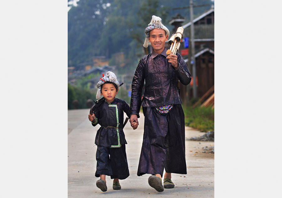 Images reveal life of Chinese Miao ethnic group