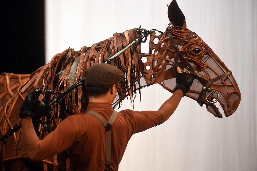 Chinese version of <EM>War Horse</EM> is back in Beijing