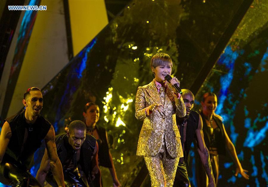 Li Yuchun launches tour with concert in Beijing