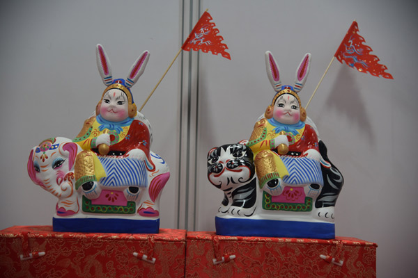 Traditional folk art showcased at Beijing International Book Fair