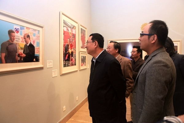 Culture Minister visits 'Happy Chinese New Year' photo exhibition in Beijing