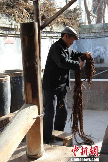 Panda poop paper: A new twist on traditional papermaking