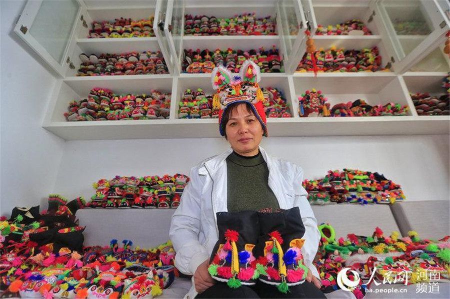 Woman collects hundreds of thousands of tiger-head shoes