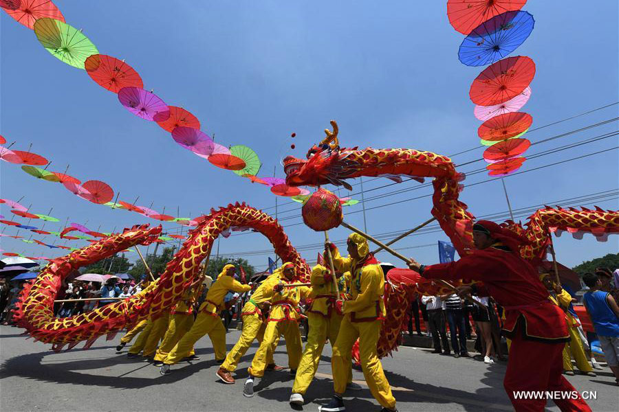 Folk fair held in East China to mark Dragon Boat Festival